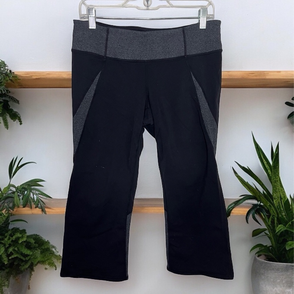 Athleta Womens Medium Cropped Leggings - Black & Gray‎ - Ankle Slits